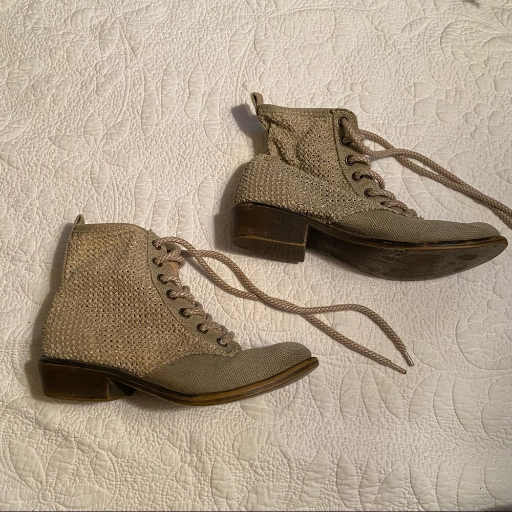 DIRTY LAUNDRY WOVEN BOOTIES, Size 7